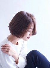 風にたなびくナチュラルボブ